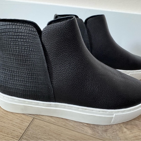 Birdies Shoes - NWOT Birdies: The Falcon, Black Textured Slip-On Sneakers